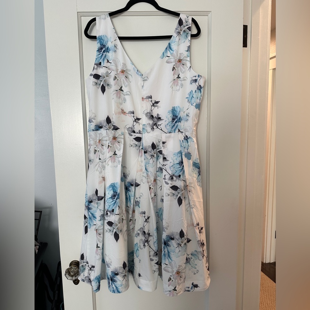 City Chic White Floral V-Neck Sleeveless Dress